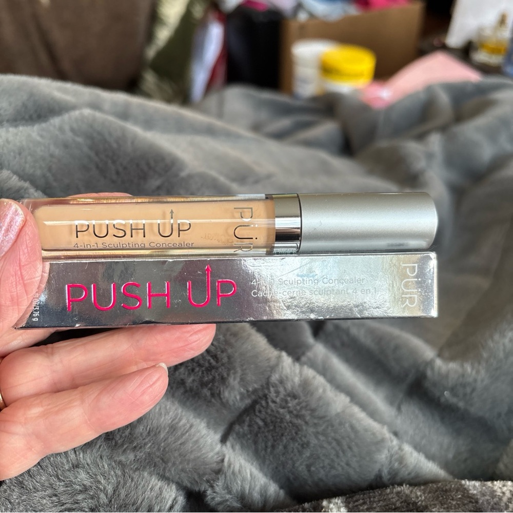 PUR Push Up 4-in-1 Sculpting Concealer in Shade MN3.  New!